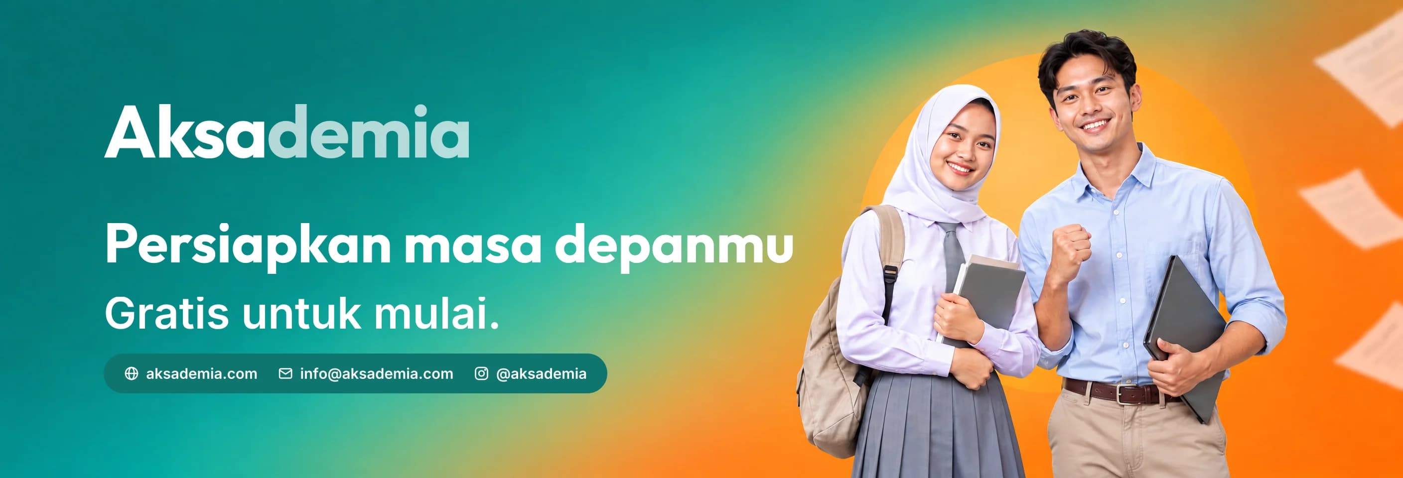 Dua orang tersenyum percaya diri sambil memegang buku dan laptop, dengan teks "Persiapkan masa depanmu. Gratis untuk mulai."